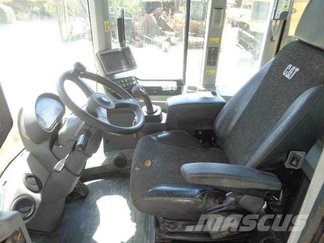 CAT 930M Naudoti ratiniai krautuvai