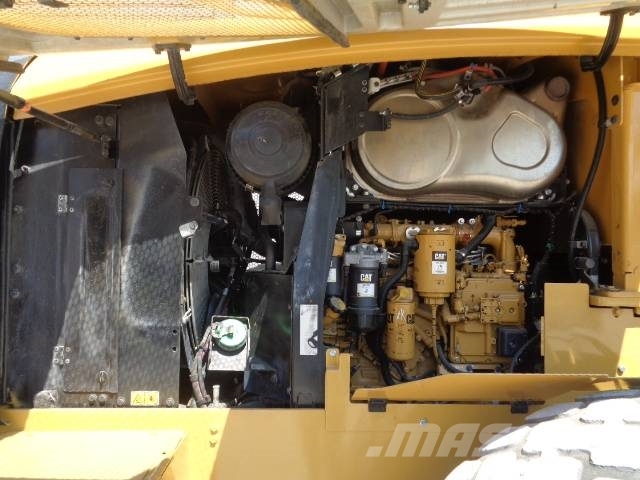 CAT 930M Naudoti ratiniai krautuvai