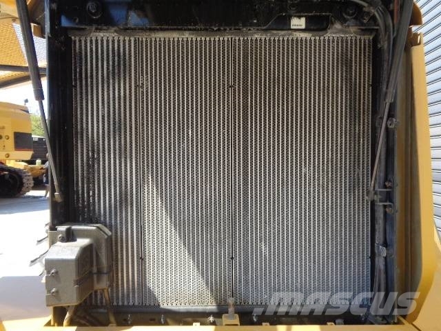 CAT 930M Naudoti ratiniai krautuvai