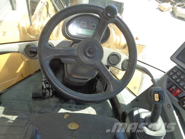 CAT 930M Naudoti ratiniai krautuvai