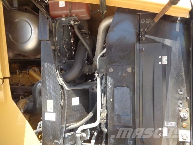 CAT 930M Naudoti ratiniai krautuvai