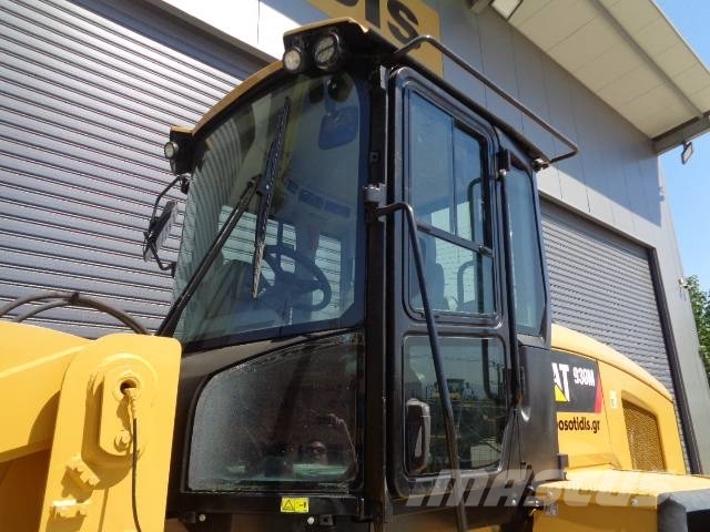 CAT 930M Naudoti ratiniai krautuvai