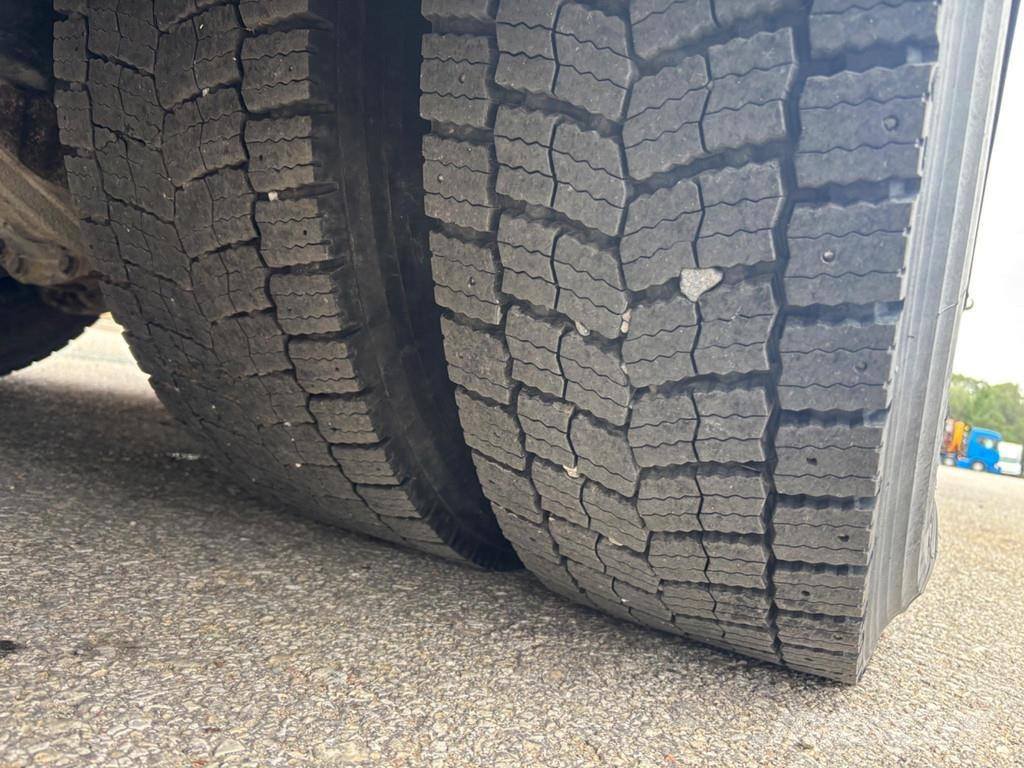 Volvo FM 410 6x2*4 EURO6 + ONE FLOOR BOX Camiones de ganado