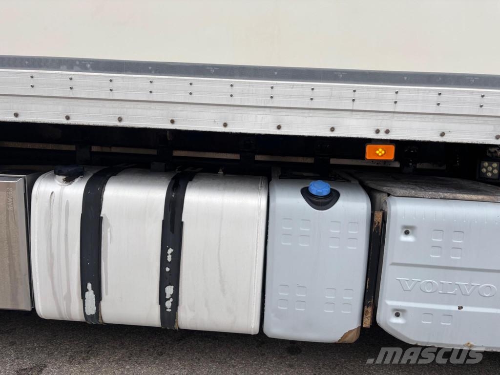 Volvo FM 410 6x2*4 EURO6 + ONE FLOOR BOX Camiones de ganado