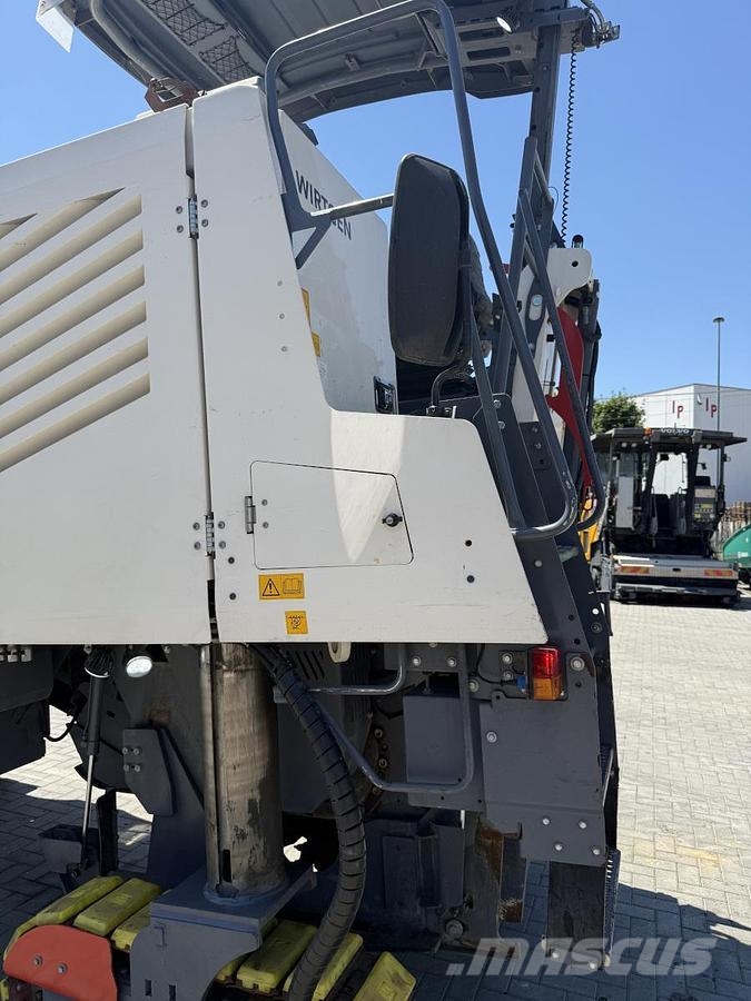 Wirtgen W 130 CFi Asphalt cold milling machines