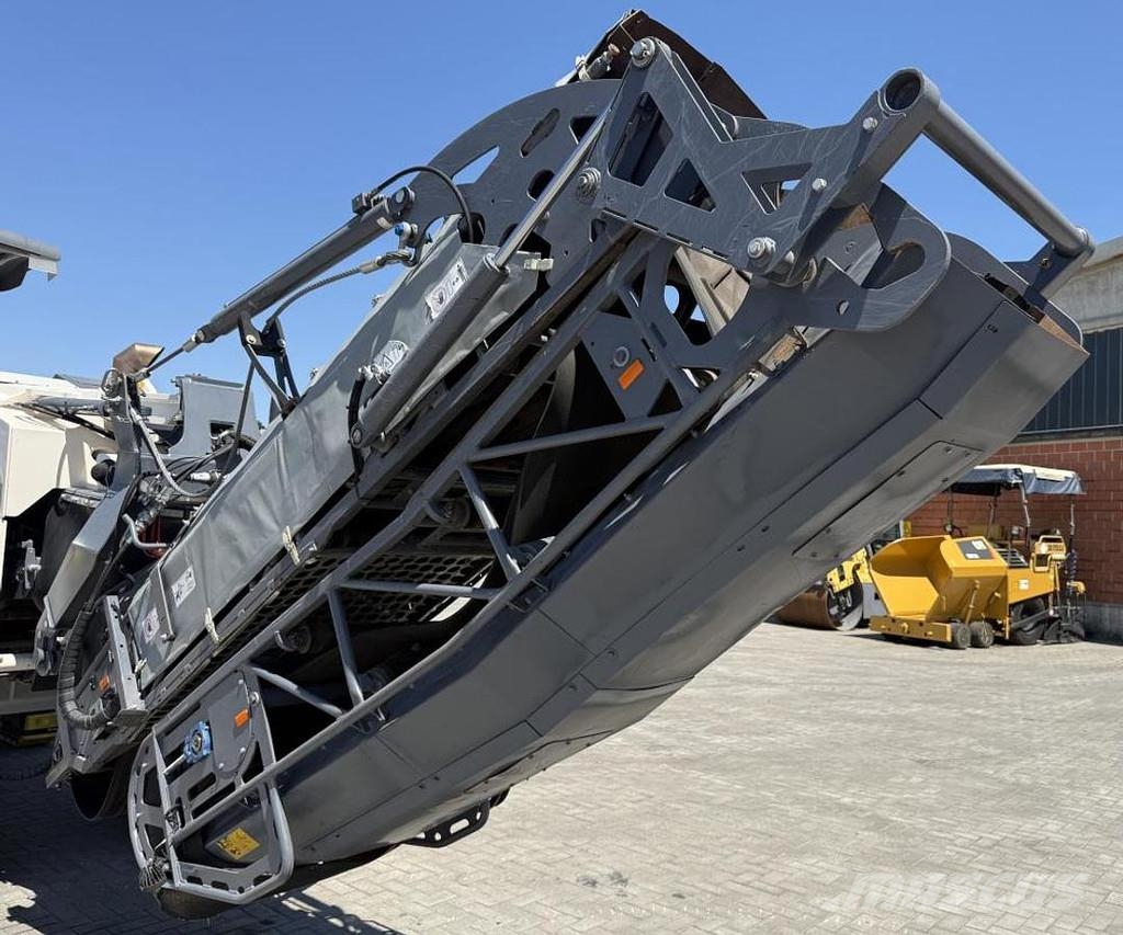 Wirtgen W 130 CFi Asphalt cold milling machines