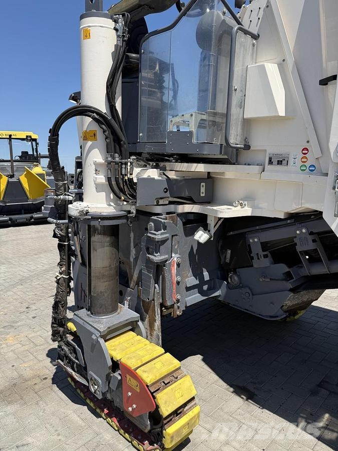 Wirtgen W 130 CFi Asphalt cold milling machines