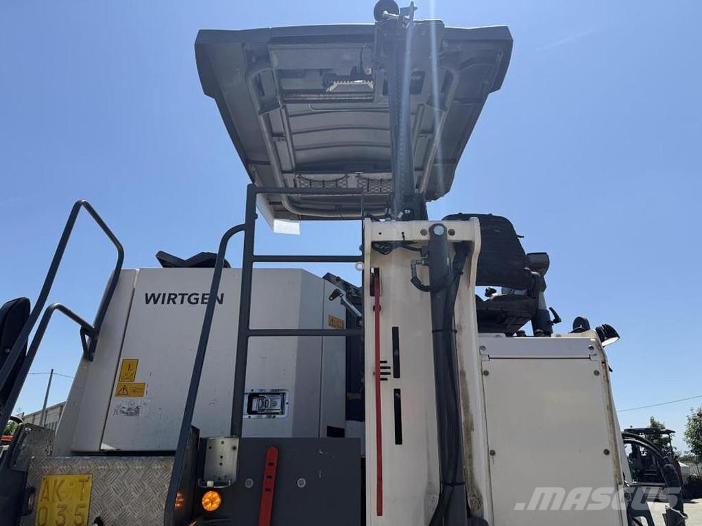 Wirtgen W 130 CFi Asphalt cold milling machines