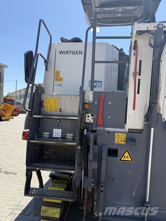 Wirtgen W 130 CFi Asphalt cold milling machines