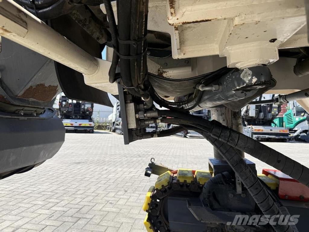 Wirtgen W 130 CFi Asphalt cold milling machines