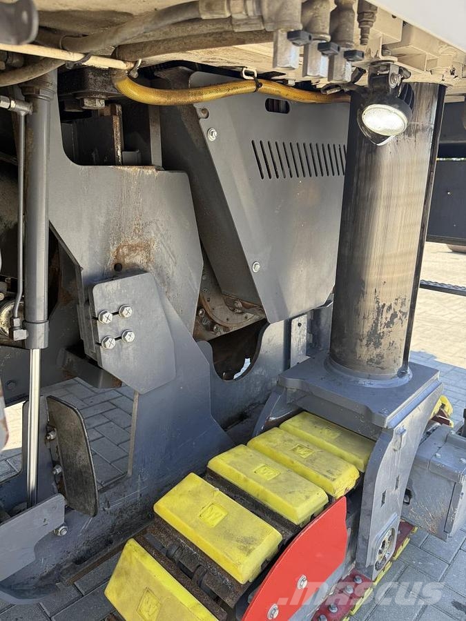 Wirtgen W 130 CFi Asphalt cold milling machines