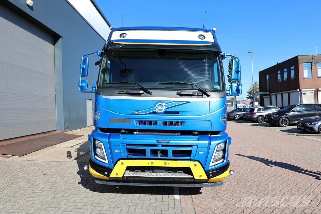 Volvo FMX 540 8X4 3-side tipper with Palfinger PK34000-S A/T 크레인