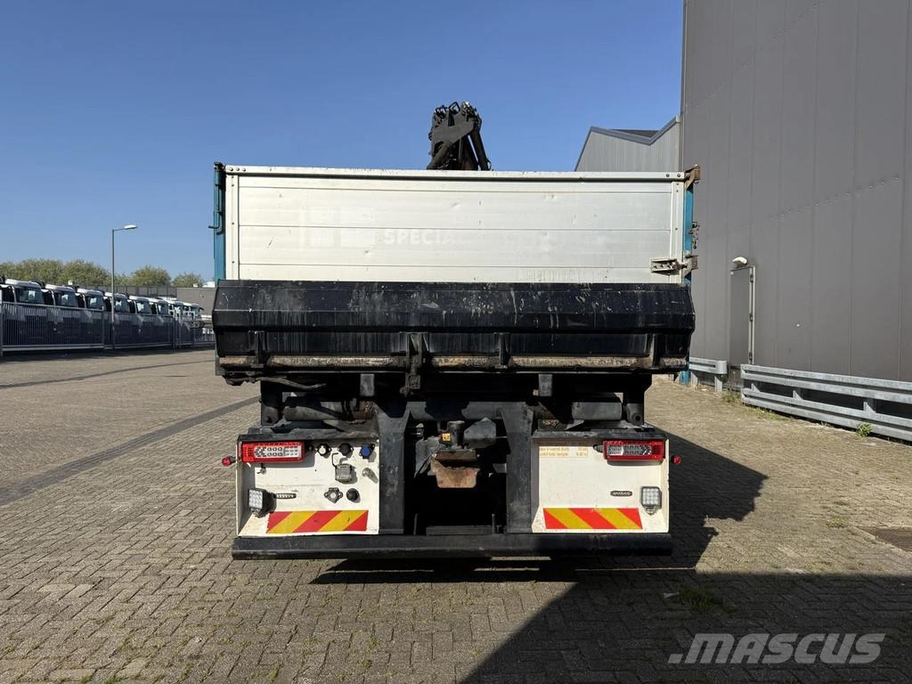 Volvo FMX 540 8X4 3-side tipper with Palfinger PK34000-S A/T 크레인