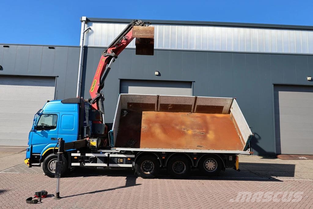 Volvo FMX 540 8X4 3-side tipper with Palfinger PK34000-S A/T 크레인