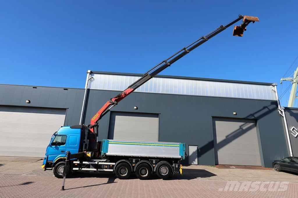 Volvo FMX 540 8X4 3-side tipper with Palfinger PK34000-S A/T 크레인