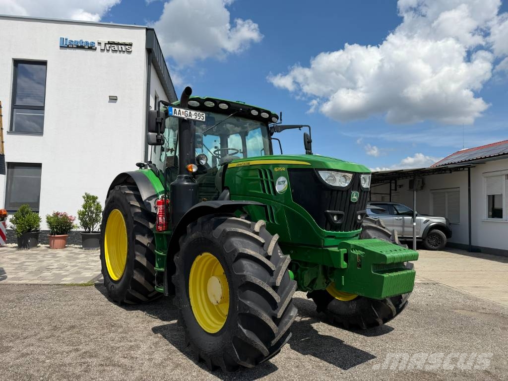John Deere 6215 R الجرارات