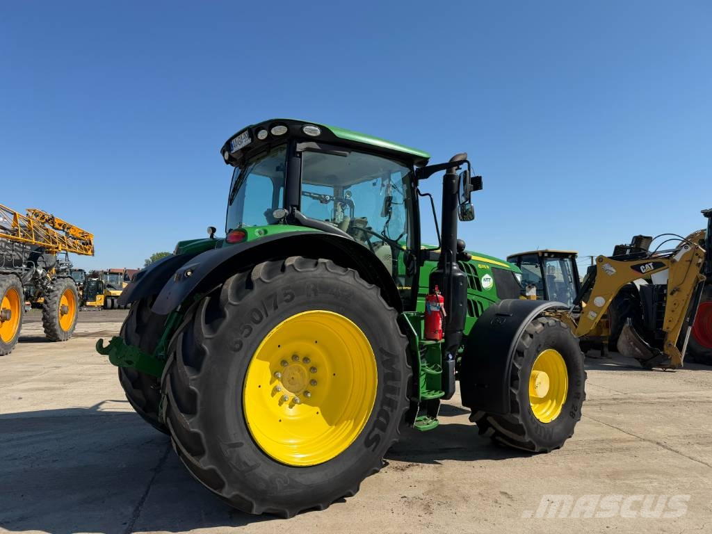 John Deere 6215 R الجرارات