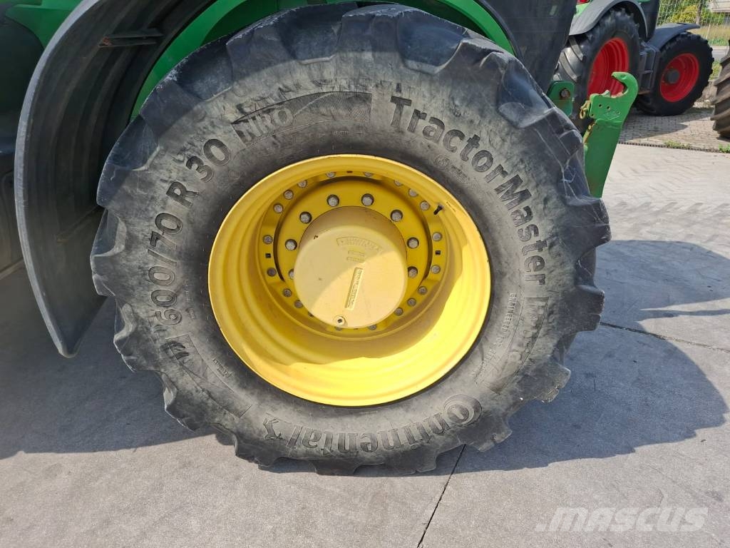 John Deere 7230 R Traktori