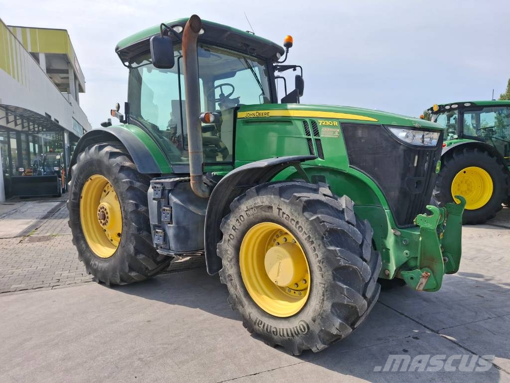 John Deere 7230 R Traktori