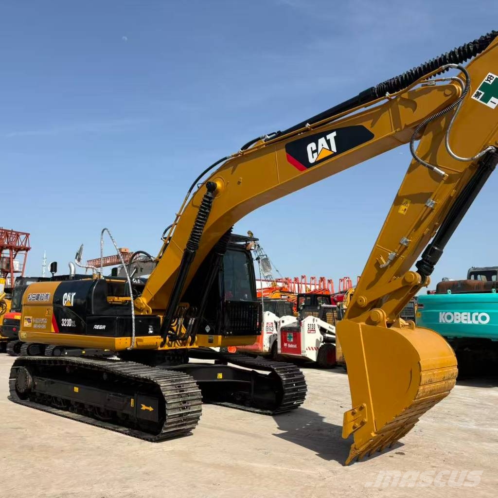 CAT 323 D 履带挖掘机