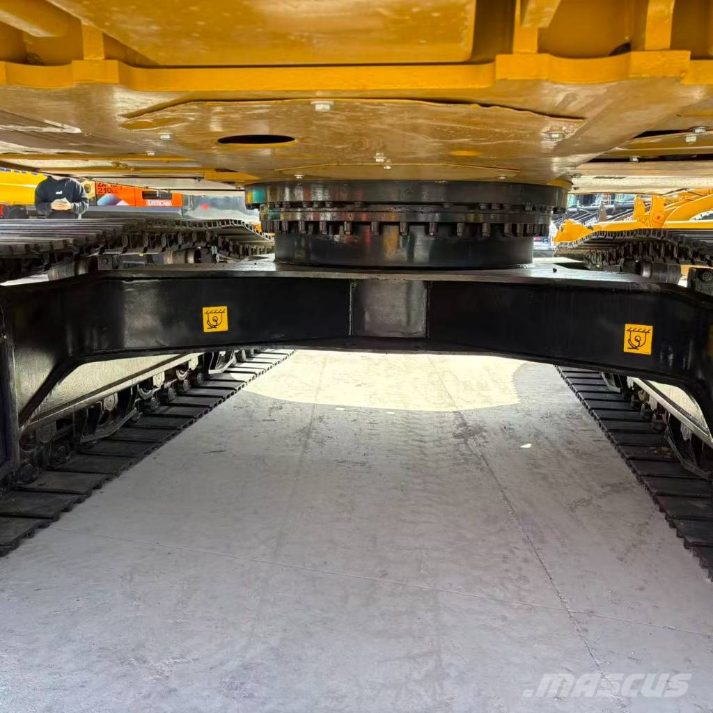 CAT 323 D 履带挖掘机
