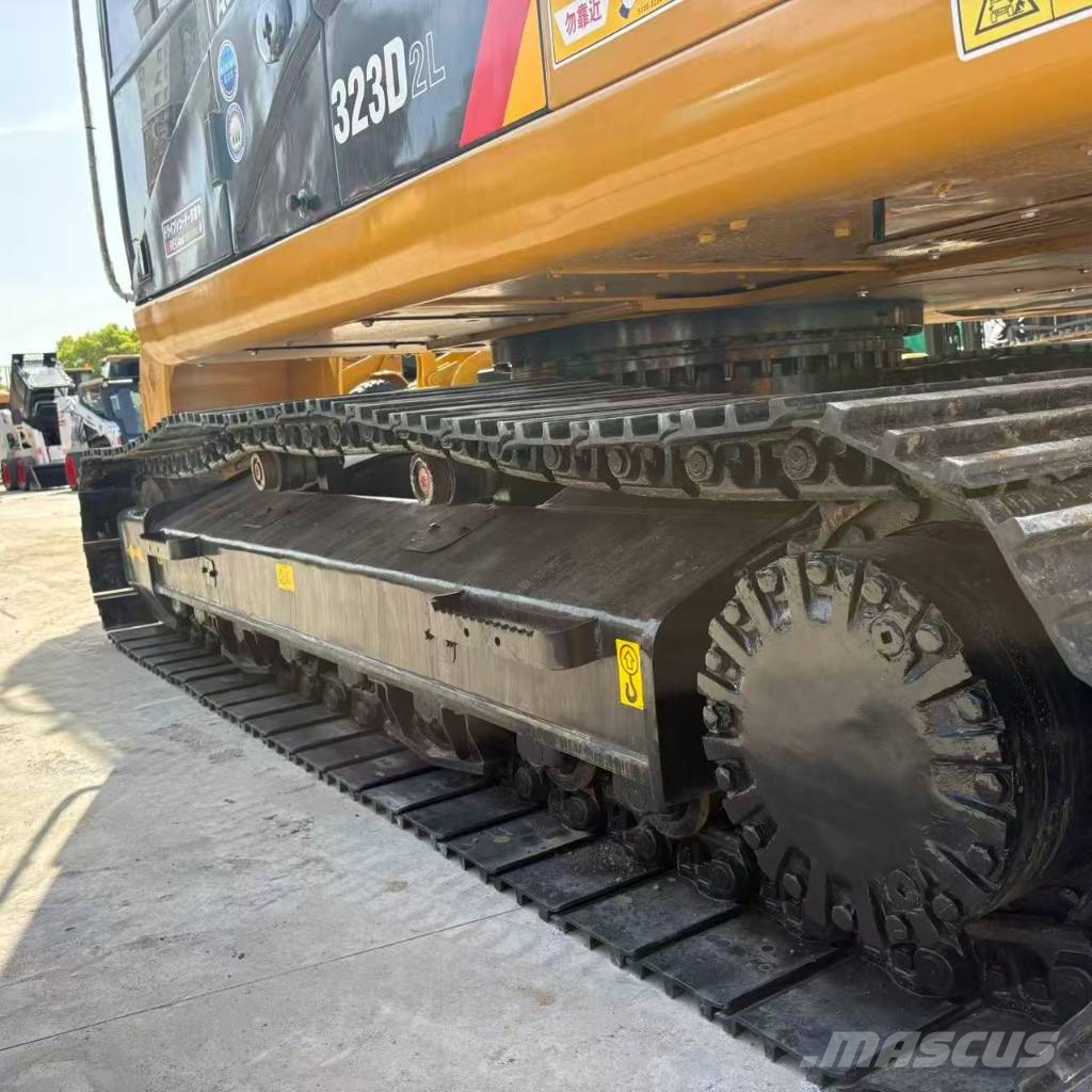 CAT 323 D 履带挖掘机