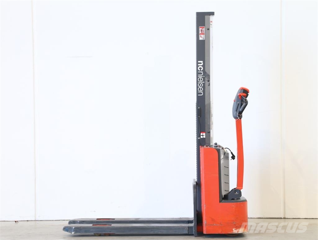 Linde MM10/1167-02 Meeloop stapelaar
