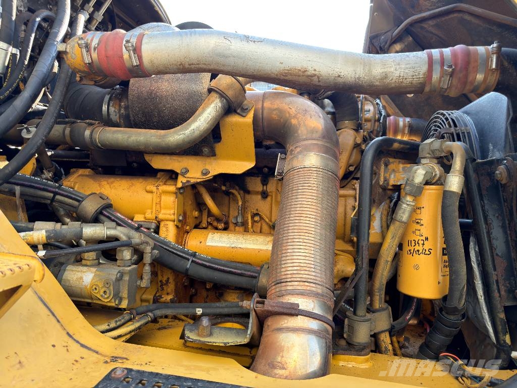 CAT 735 Knik dumptrucks