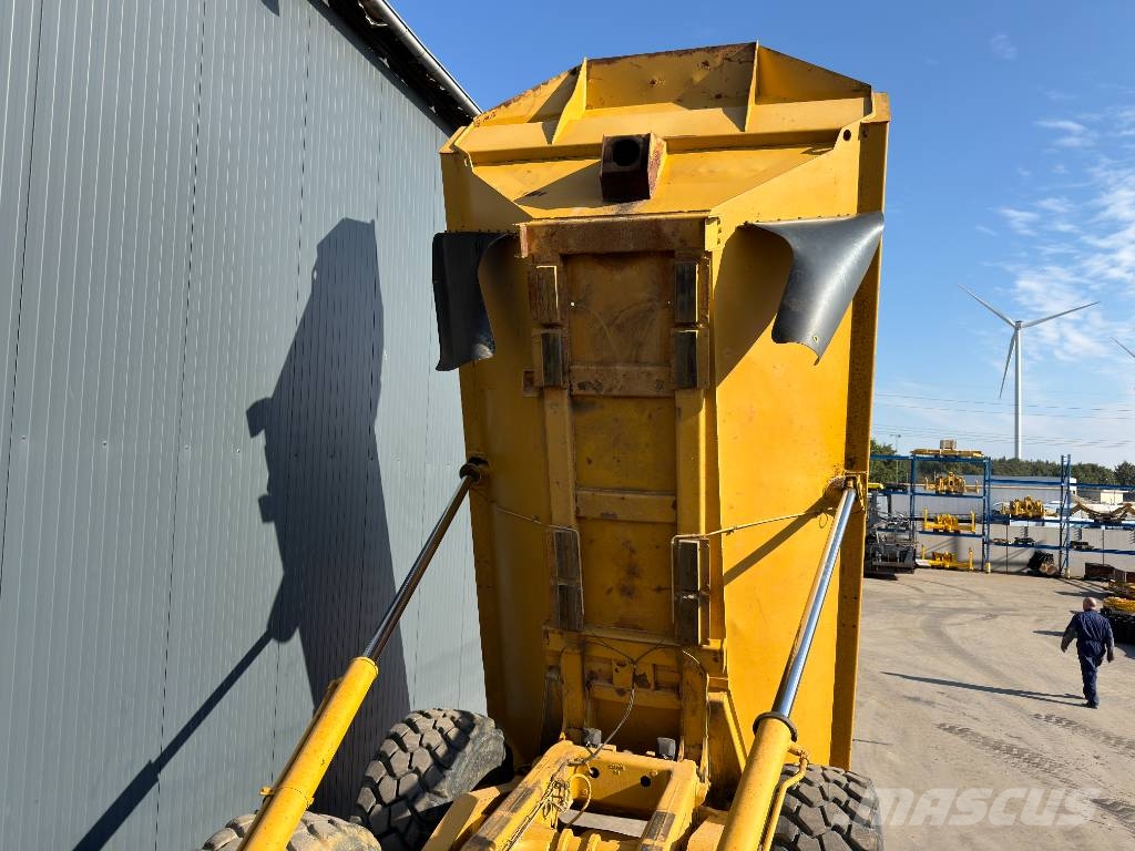 CAT 735 Knik dumptrucks