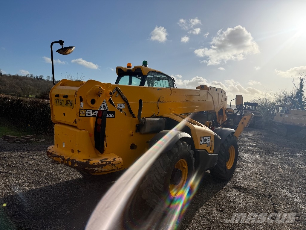 JCB 540-200 مناولات متداخلة