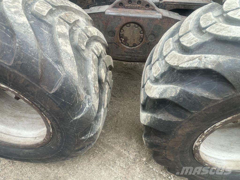 Komatsu 835 Uitrijwagens
