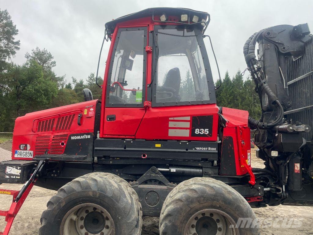 Komatsu 835 Uitrijwagens