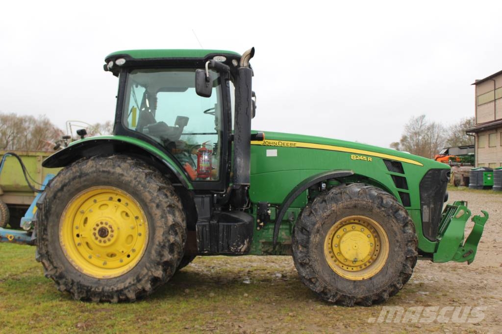 John Deere 8245 R 트랙터