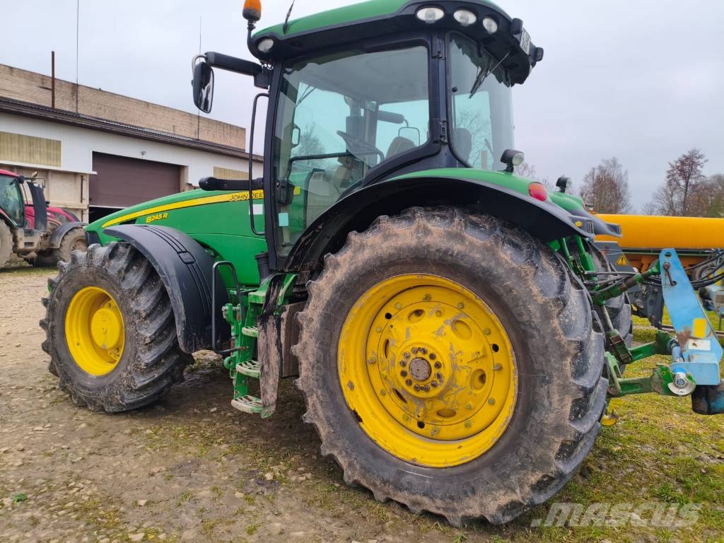 John Deere 8245 R 트랙터