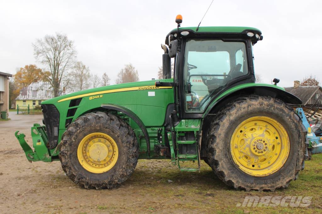 John Deere 8245 R 트랙터