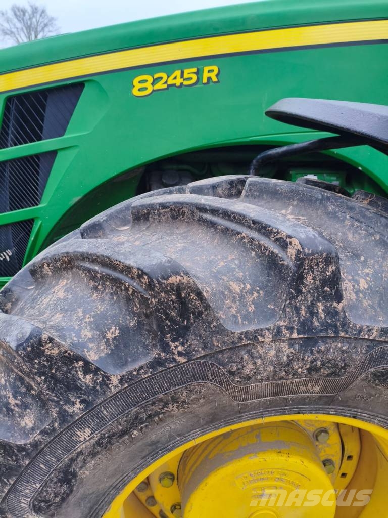 John Deere 8245 R 트랙터