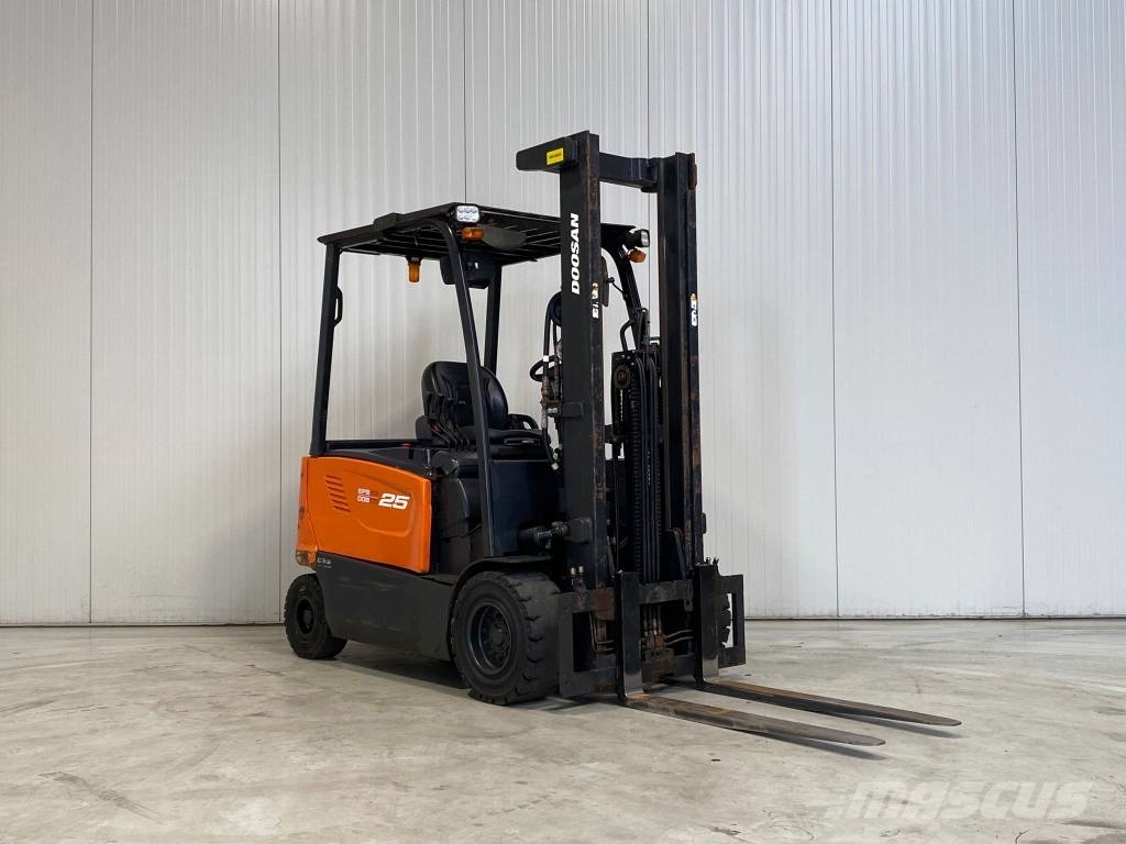 Doosan B25X-7 Chariots élévateurs électriques