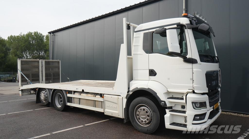 MAN TGS 26.330 6x2 car/machine transport truck 160.600 Oprijwagen