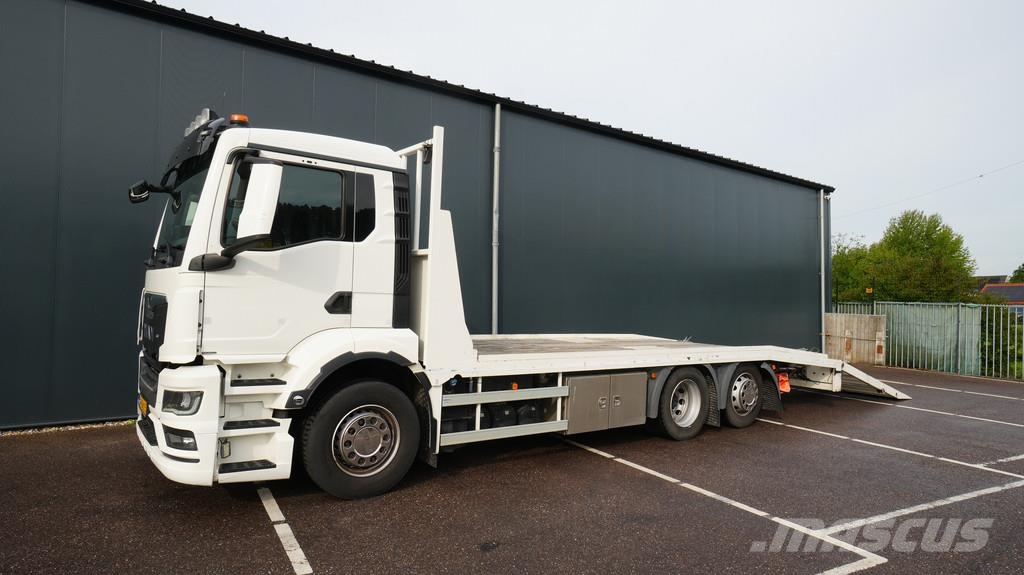 MAN TGS 26.330 6x2 car/machine transport truck 160.600 Oprijwagen