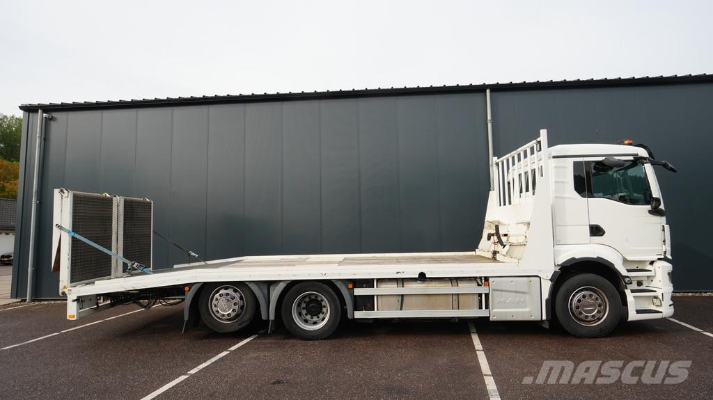 MAN TGS 26.330 6x2 car/machine transport truck 160.600 Oprijwagen