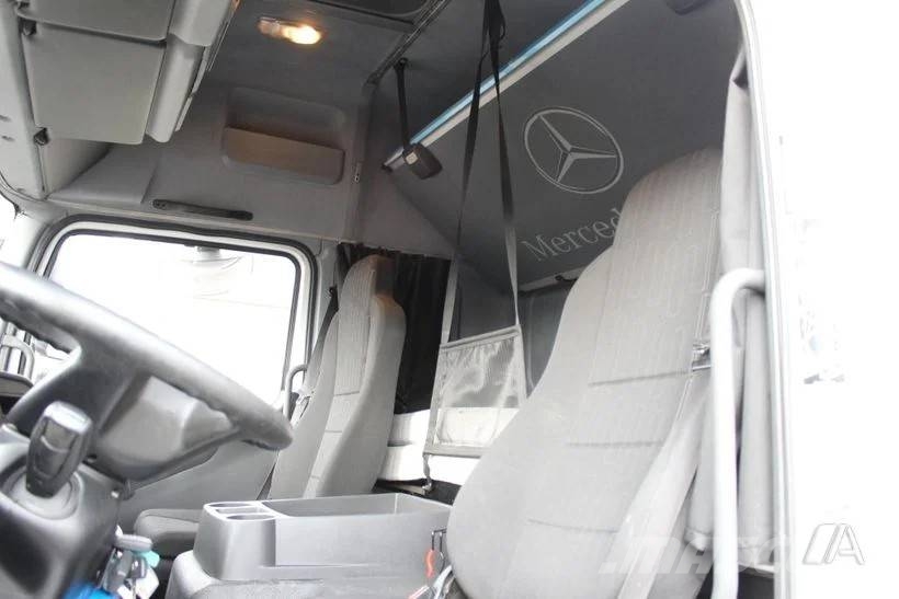 Mercedes-Benz Atego 818 - 8T--010 شاحنات ذات هيكل صندوقي