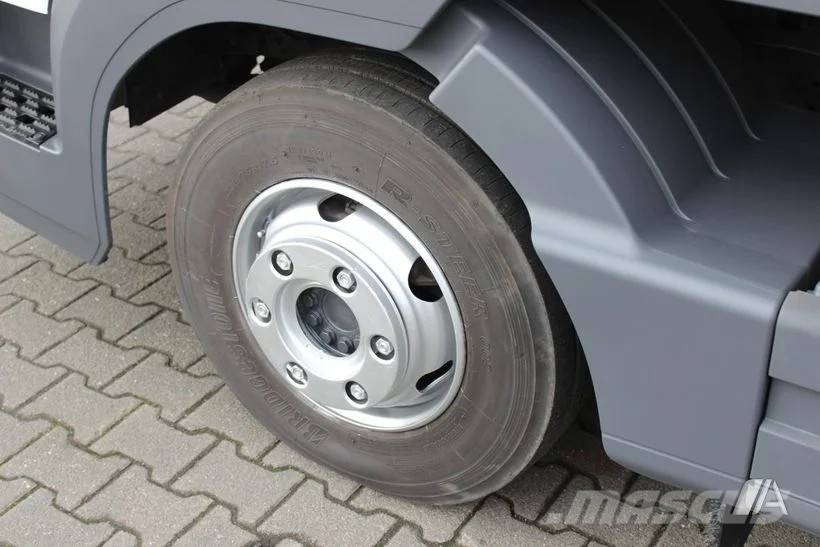 Mercedes-Benz Atego 818 - 8T--010 شاحنات ذات هيكل صندوقي