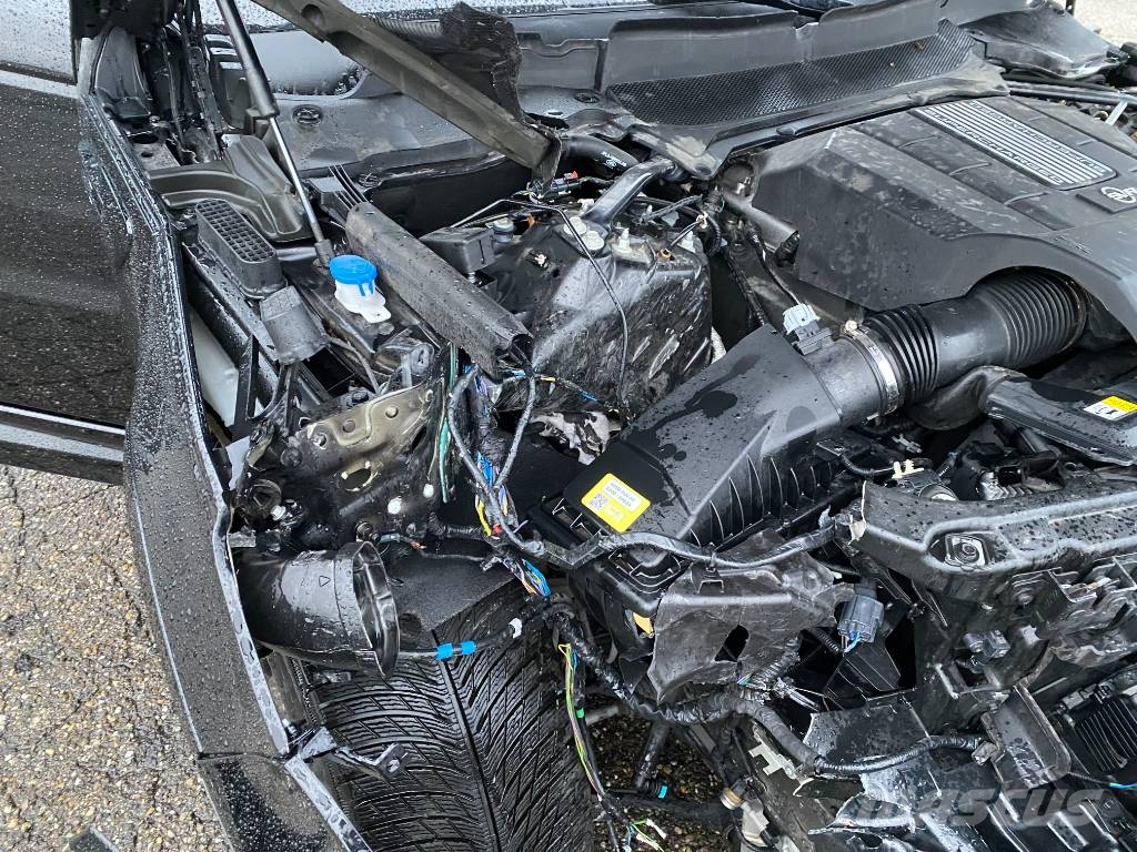 Land Rover Range Rover Sport SVR 575 5.0i 1er Main endommagée Sõiduautod