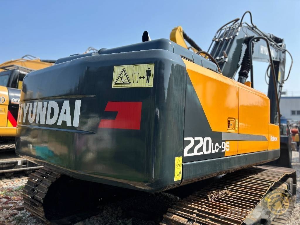 Hyundai 220 LC-9s Kāpurķēžu ekskavatori