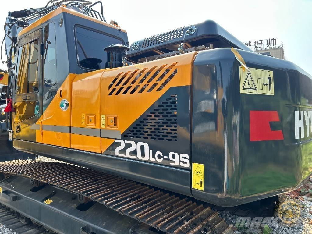Hyundai 220 LC-9s Kāpurķēžu ekskavatori