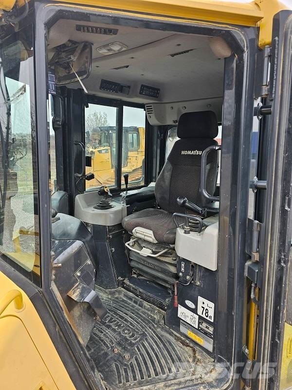 Komatsu D 61 PX-23 Buldozer sobre oruga