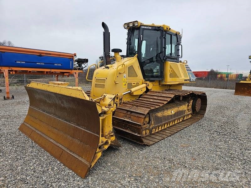 Komatsu D 61 PX-23 Buldozer sobre oruga
