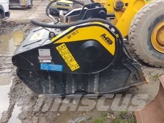 MB Crusher BF70.2 S4 Retrocargadoras
