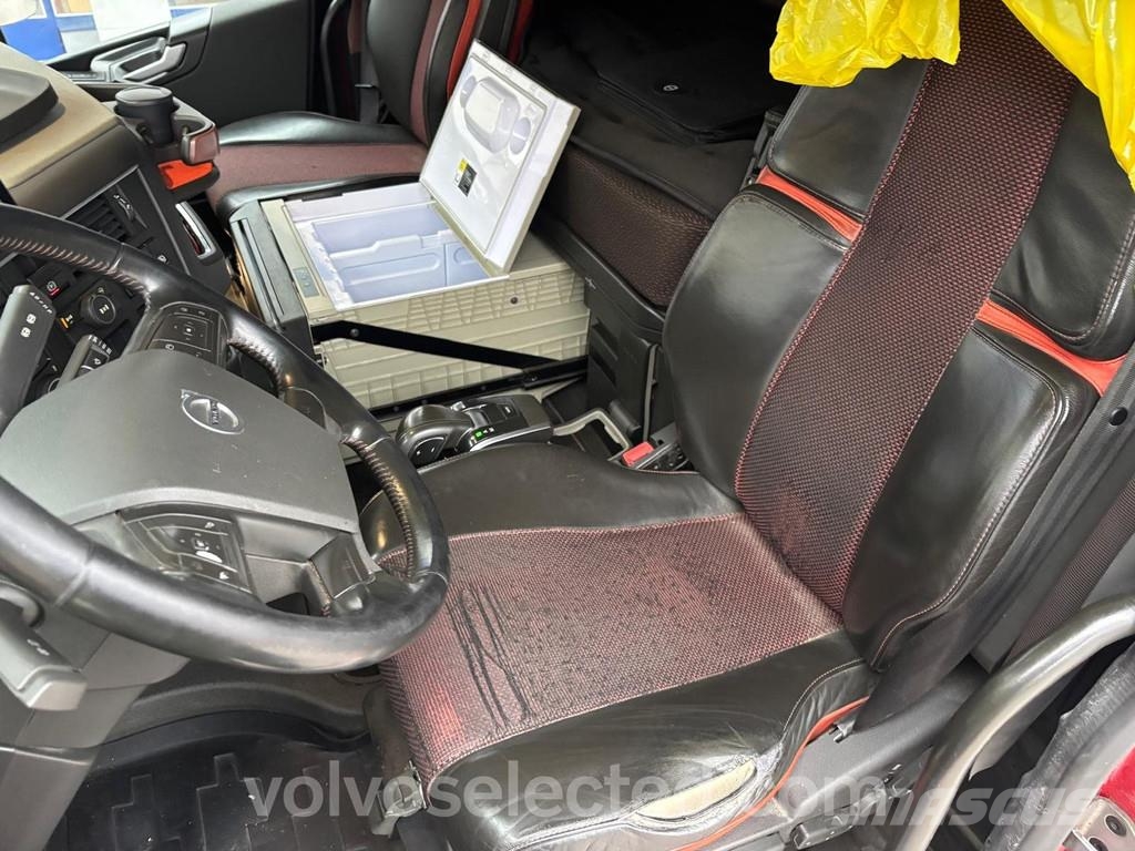 Volvo FH Puuauto Alucar II-piiri Camion grumier