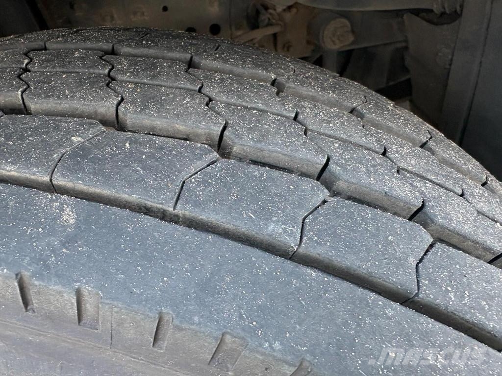 Iveco Eurocargo 80E180 + MANUAL + 18t + EURO 5 + 3 SEATS Bakwagens met gesloten opbouw
